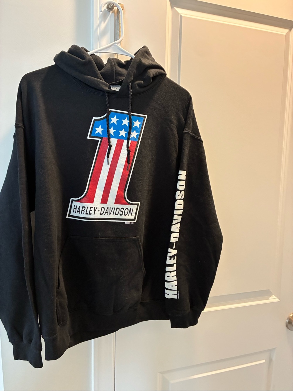 Harley-Davidson Yellowstone,Men’s Black Hoodie with Patriotic Number 1 Graphic M